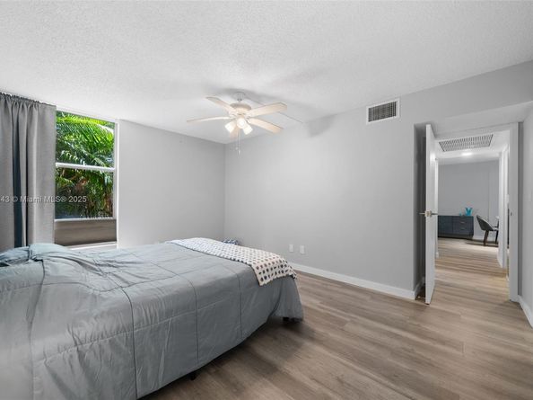 210 172nd St 128, Sunny Isles Beach FL 33160