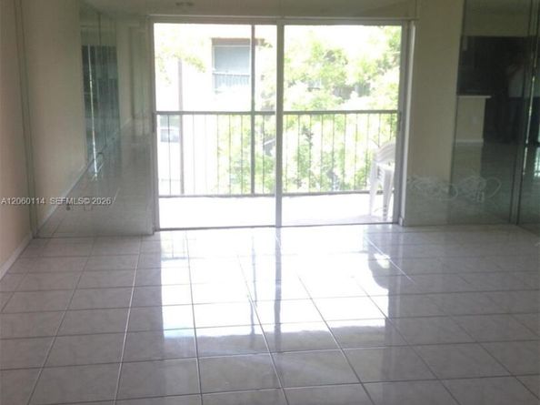 6101 N Falls Cir Dr 409, Lauderhill FL 33319