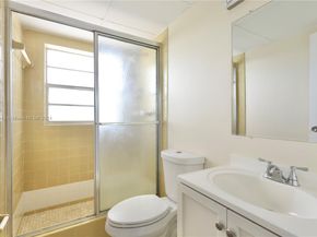 1040 Country Club Dr 404, Margate FL 33063