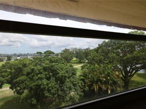 1040 Country Club Dr 404, Margate FL 33063