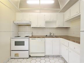 1040 Country Club Dr 404, Margate FL 33063