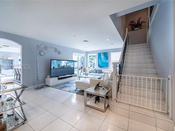 1547 Mariner Way, Hollywood FL 33019