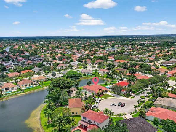 18840 NW 23rd Pl, Pembroke Pines FL 33029