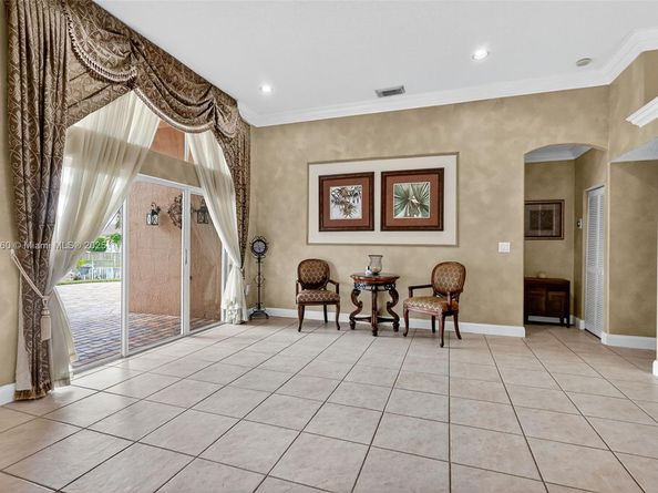 18840 NW 23rd Pl, Pembroke Pines FL 33029