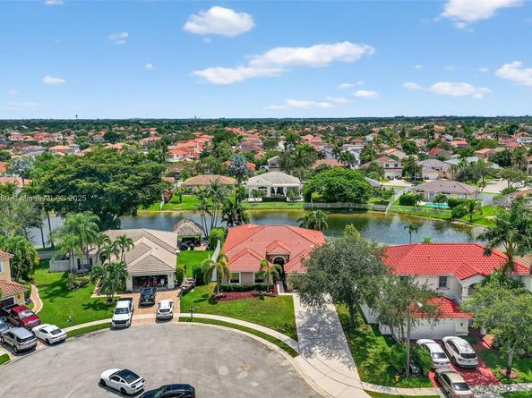 18840 NW 23rd Pl, Pembroke Pines FL 33029