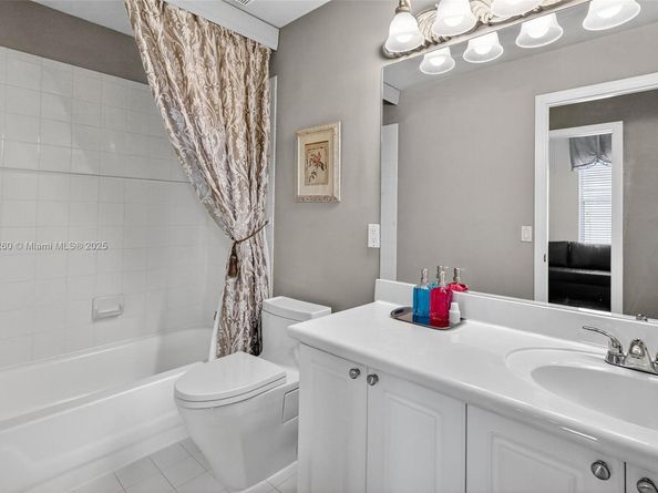 18840 NW 23rd Pl, Pembroke Pines FL 33029
