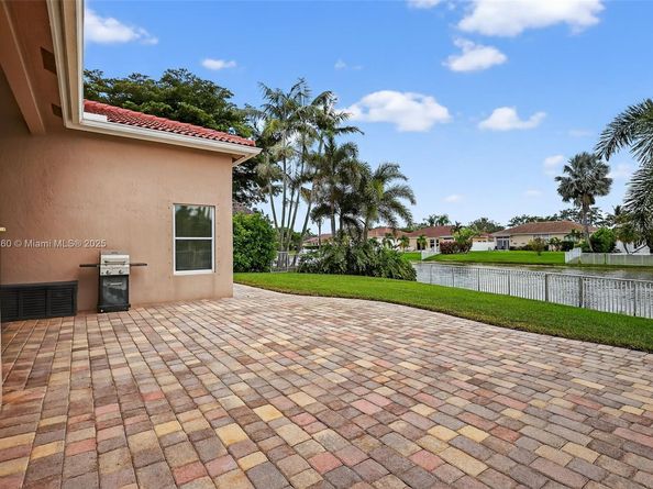 18840 NW 23rd Pl, Pembroke Pines FL 33029