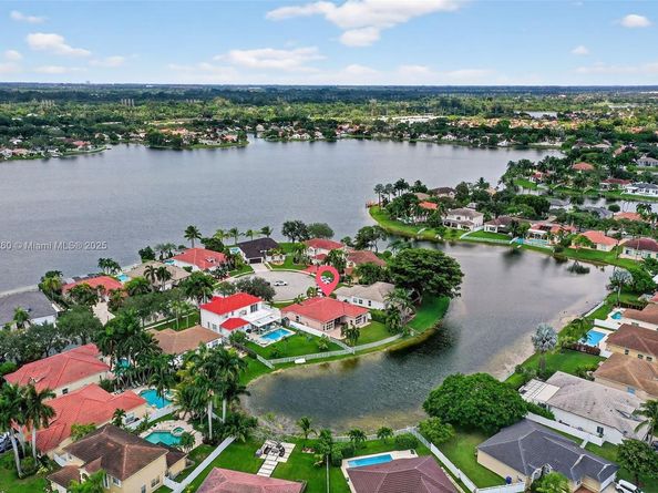 18840 NW 23rd Pl, Pembroke Pines FL 33029