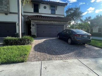 9596 N Town Parc Cir N