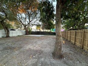 854 NW 76th St, Miami FL 33150