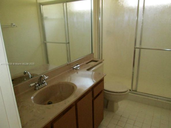 323 Ives Dairy Rd 32305, Miami FL 33179