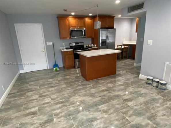 3550 NW 8th Ave 603, Pompano Beach FL 33064
