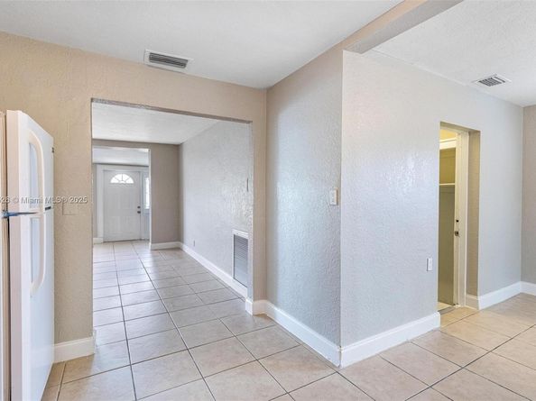 5456 NW 1st Ave, Oakland Park FL 33309