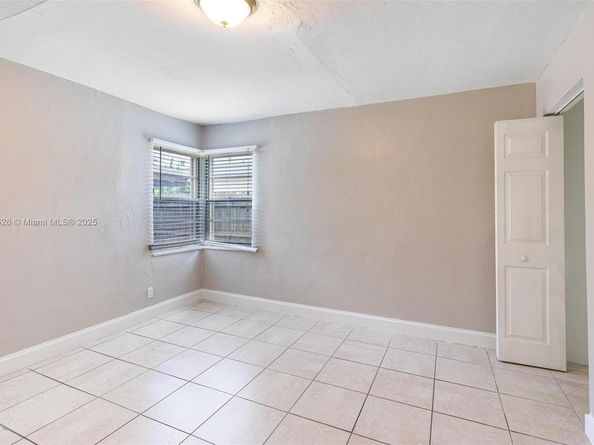 5456 NW 1st Ave, Oakland Park FL 33309
