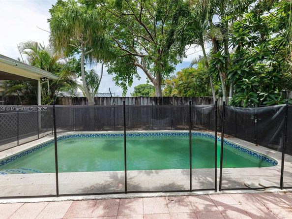 5456 NW 1st Ave, Oakland Park FL 33309