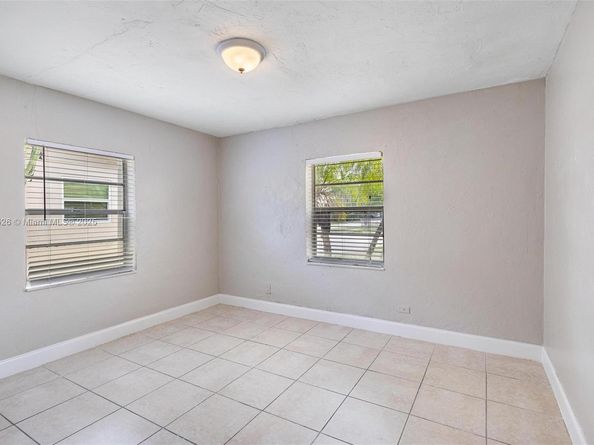 5456 NW 1st Ave, Oakland Park FL 33309