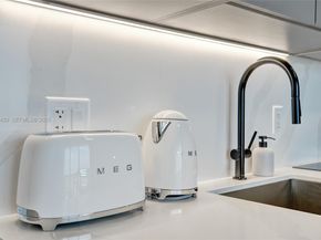 580 72nd St 905, Miami Beach FL 33141