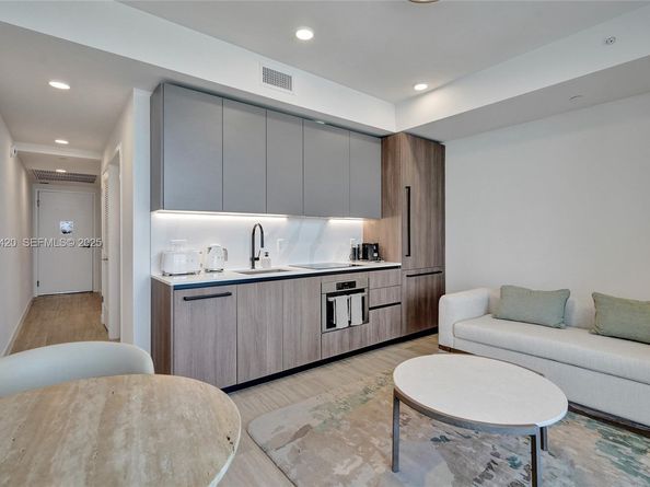 580 72nd St 905, Miami Beach FL 33141