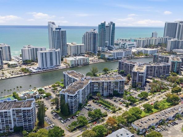 800 Parkview Dr 506, Hallandale Beach FL 33009