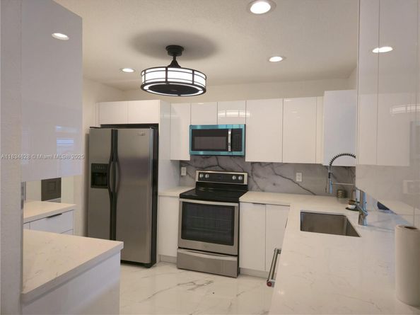 7771 NW 46th St, Lauderhill FL 33351