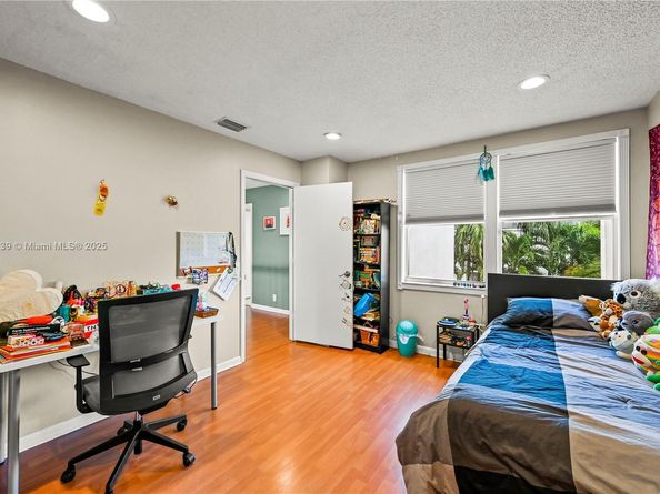 167 Bayridge Ln, Weston FL 33326