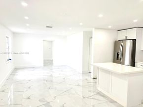 712 Hialeah Dr, Hialeah FL 33010
