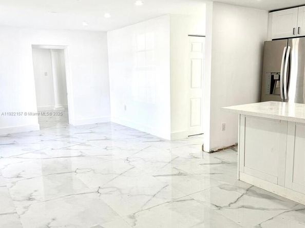 712 Hialeah Dr, Hialeah FL 33010