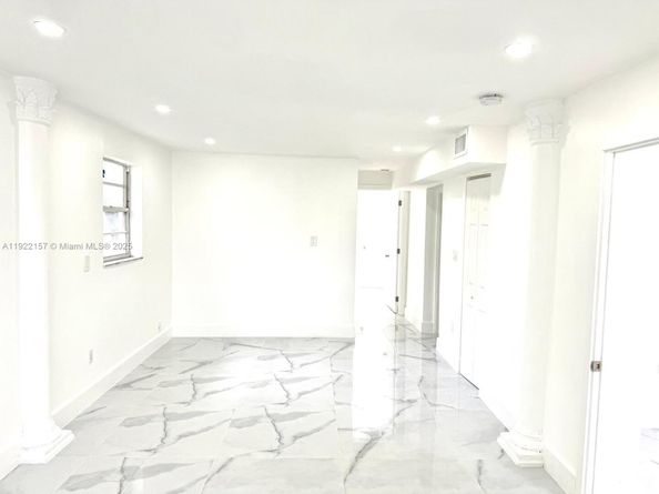 712 Hialeah Dr, Hialeah FL 33010