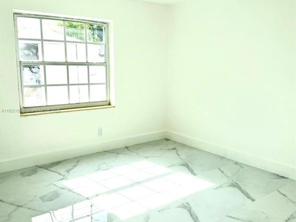 712 Hialeah Dr, Hialeah FL 33010