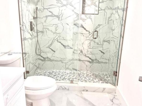 712 Hialeah Dr, Hialeah FL 33010