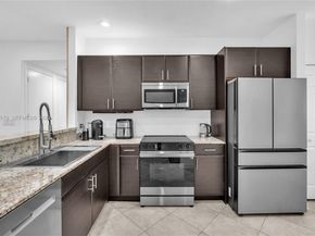 121 NW 2nd Ave 4, Hallandale Beach FL 33009