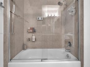 121 NW 2nd Ave 4, Hallandale Beach FL 33009