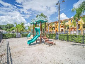 121 NW 2nd Ave 4, Hallandale Beach FL 33009