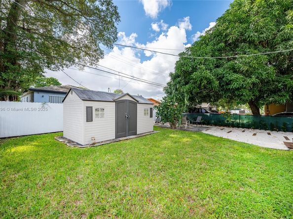 1844 NW 47th St, Miami FL 33142