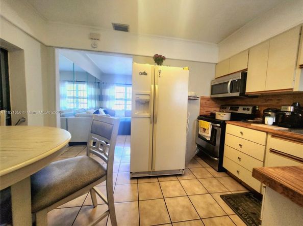 3082 NW 4th St, Miami FL 33125