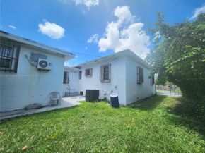 3082 NW 4th St, Miami FL 33125