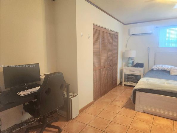 3082 NW 4th St, Miami FL 33125