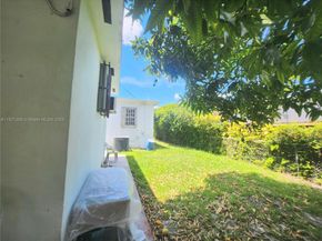 3082 NW 4th St, Miami FL 33125