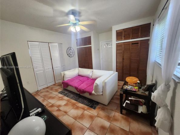3082 NW 4th St, Miami FL 33125