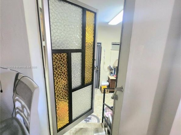 3082 NW 4th St, Miami FL 33125