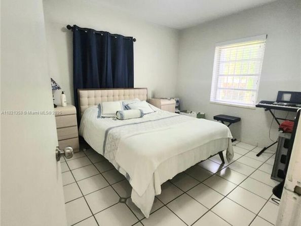 3082 NW 4th St, Miami FL 33125