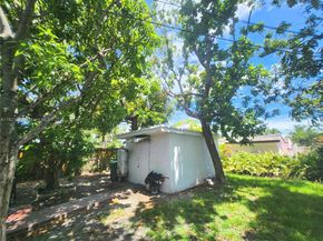 3082 NW 4th St, Miami FL 33125