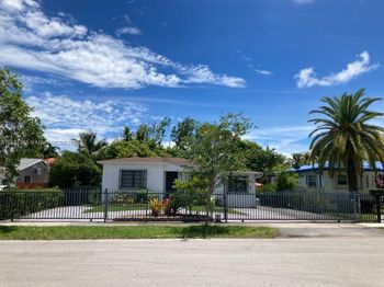 3082 NW 4th St