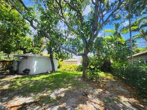 3082 NW 4th St, Miami FL 33125