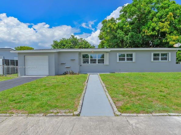 3781 NW 192nd St, Miami Gardens FL 33055