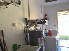 Undisclosed Address #A11946267, Hollywood FL 33020