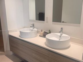 121 NE 34th St 1904, Miami FL 33137