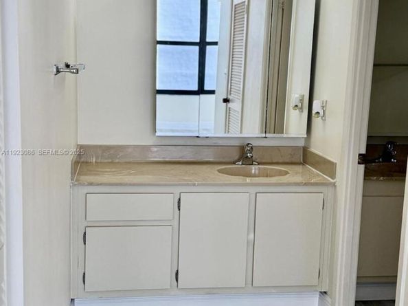 2500 Parkview Dr 1214, Hallandale Beach FL 33009