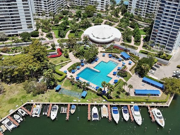 2500 Parkview Dr 1214, Hallandale Beach FL 33009