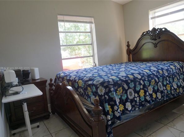 2850 NW 170th St, Miami Gardens FL 33056